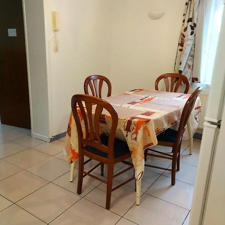 Belle Chambre Dans Un Quartier Calme Bruxelas Exterior foto